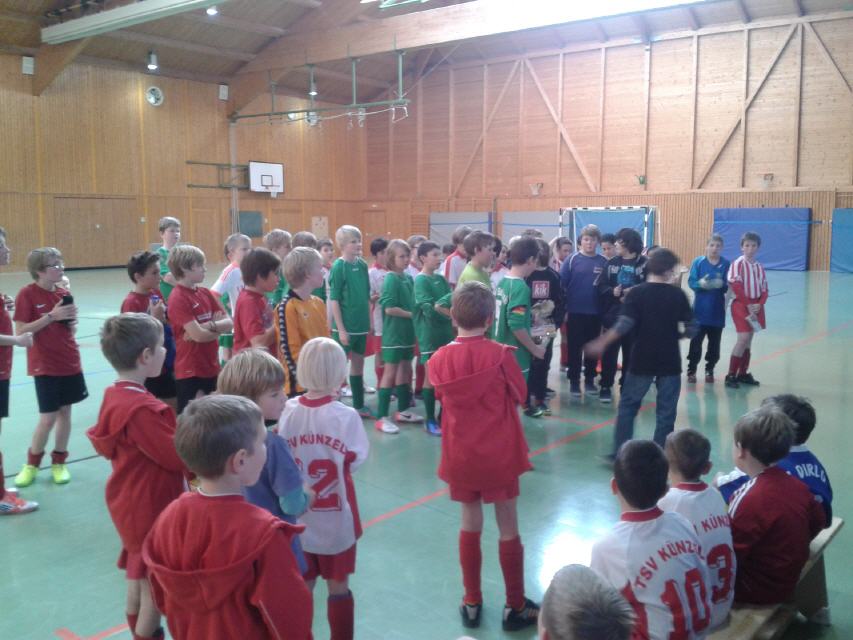 Bild vom 01.12.2012 bei den Jugend-Hallenturniere 2012 der JSG Dipperz/Dirlos.
