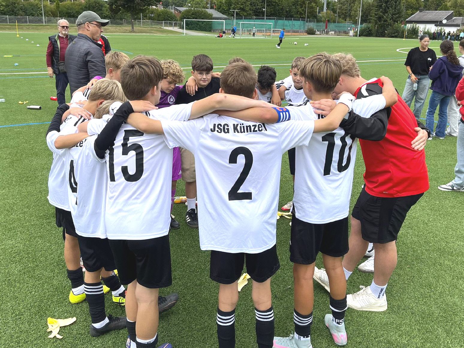 Ergebnisticker: Aktuelle Ergebnisse aller Teams